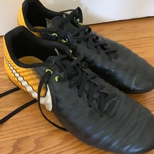 Woman’s Nike Tiempo cleats. Size 8